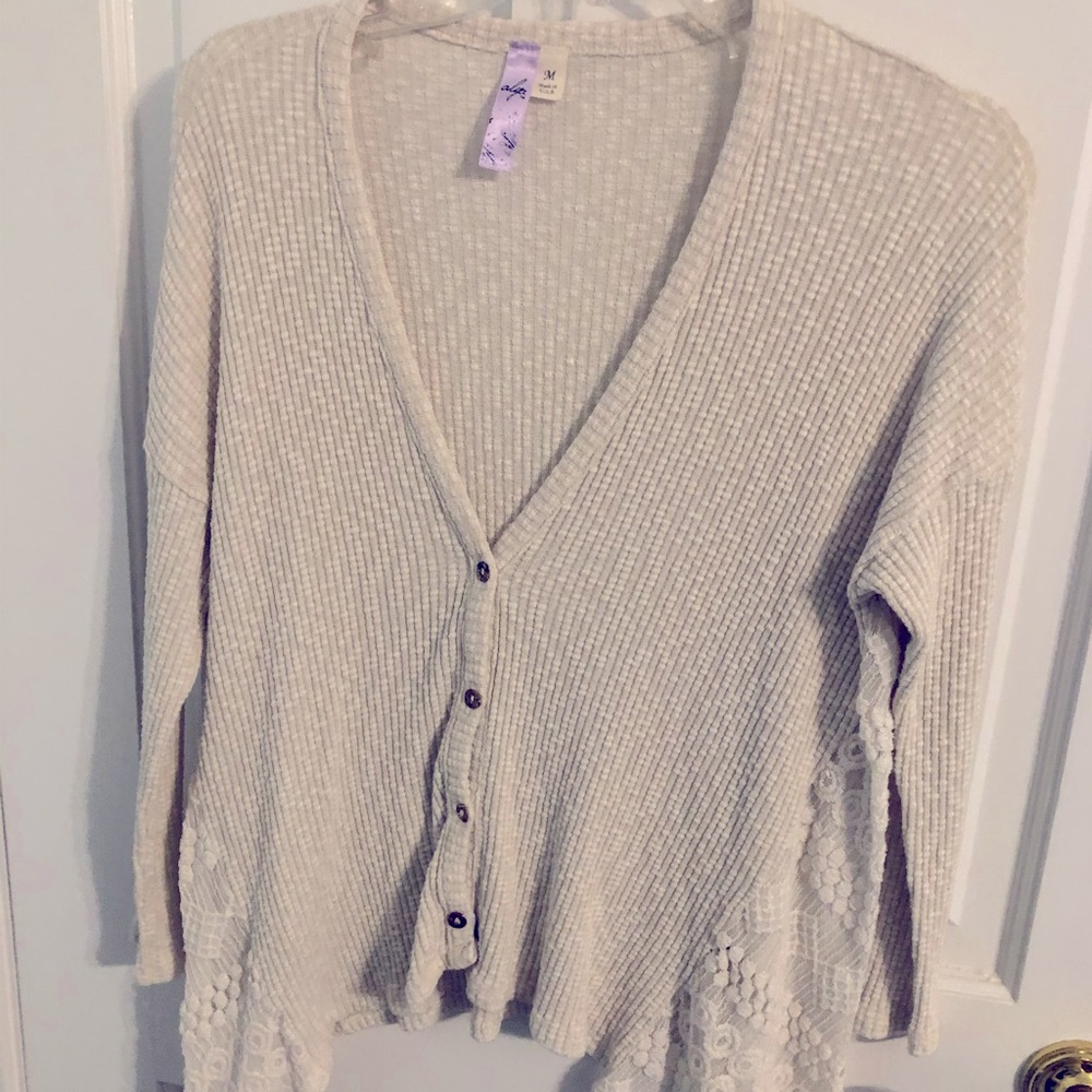Cream cardigan longer on sides with lace trim